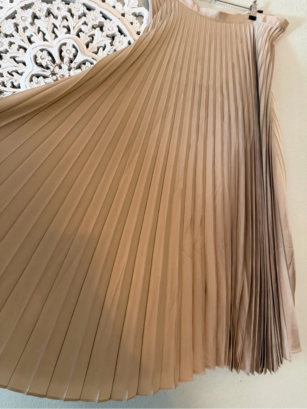 Dainty Jewells Pleated Skirt in Soft gold